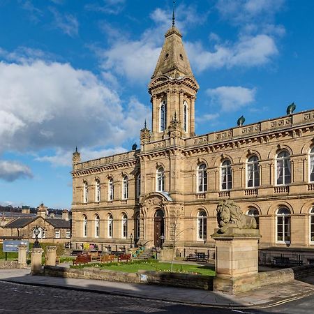 Riverside Balcony Apartment With Parking Just Minutes To Saltaire Shipley (West Yorkshire) Extérieur photo