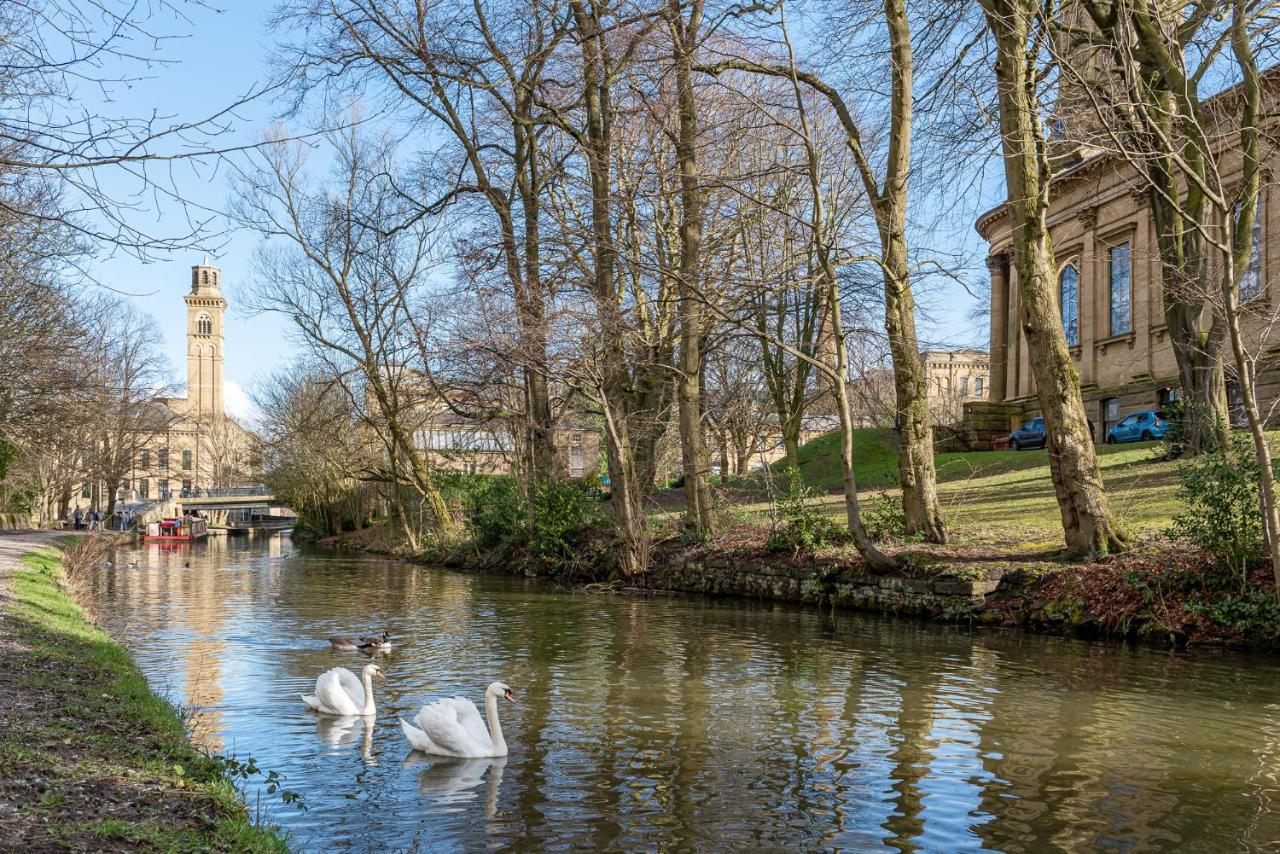 Riverside Balcony Apartment With Parking Just Minutes To Saltaire Shipley (West Yorkshire) Extérieur photo