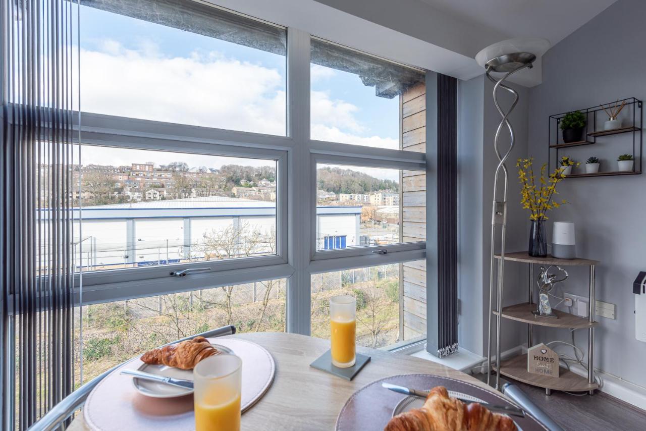 Riverside Balcony Apartment With Parking Just Minutes To Saltaire Shipley (West Yorkshire) Extérieur photo