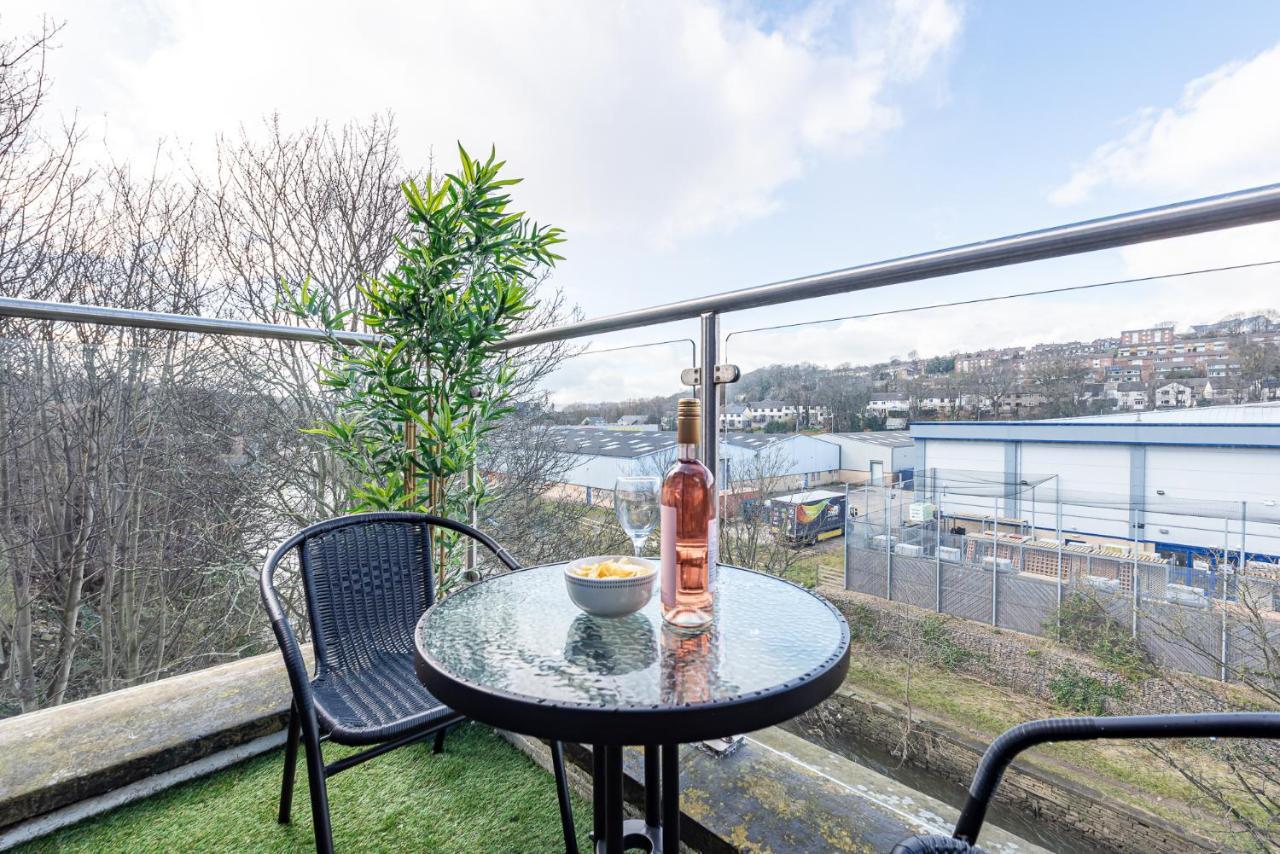 Riverside Balcony Apartment With Parking Just Minutes To Saltaire Shipley (West Yorkshire) Extérieur photo