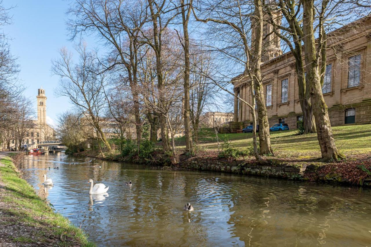 Riverside Balcony Apartment With Parking Just Minutes To Saltaire Shipley (West Yorkshire) Extérieur photo