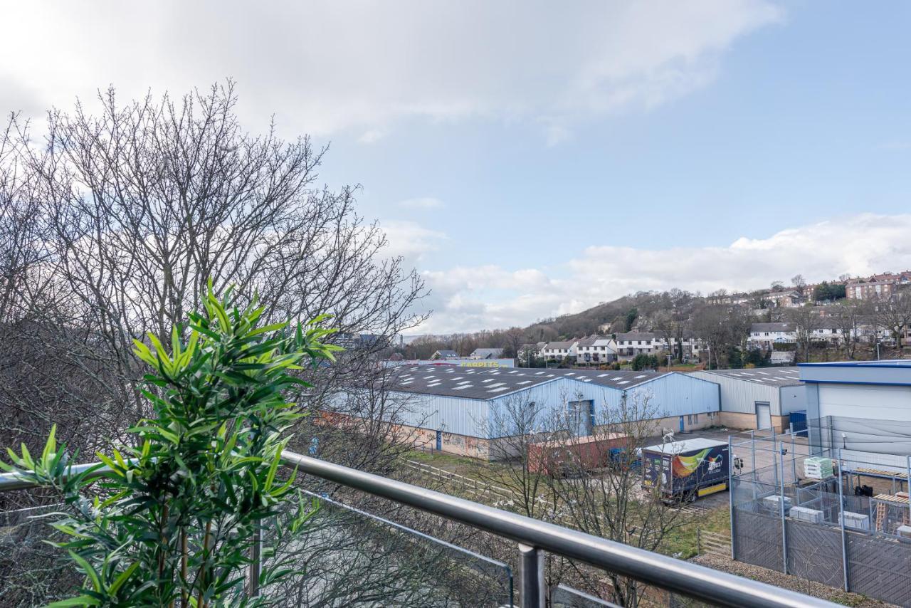 Riverside Balcony Apartment With Parking Just Minutes To Saltaire Shipley (West Yorkshire) Extérieur photo