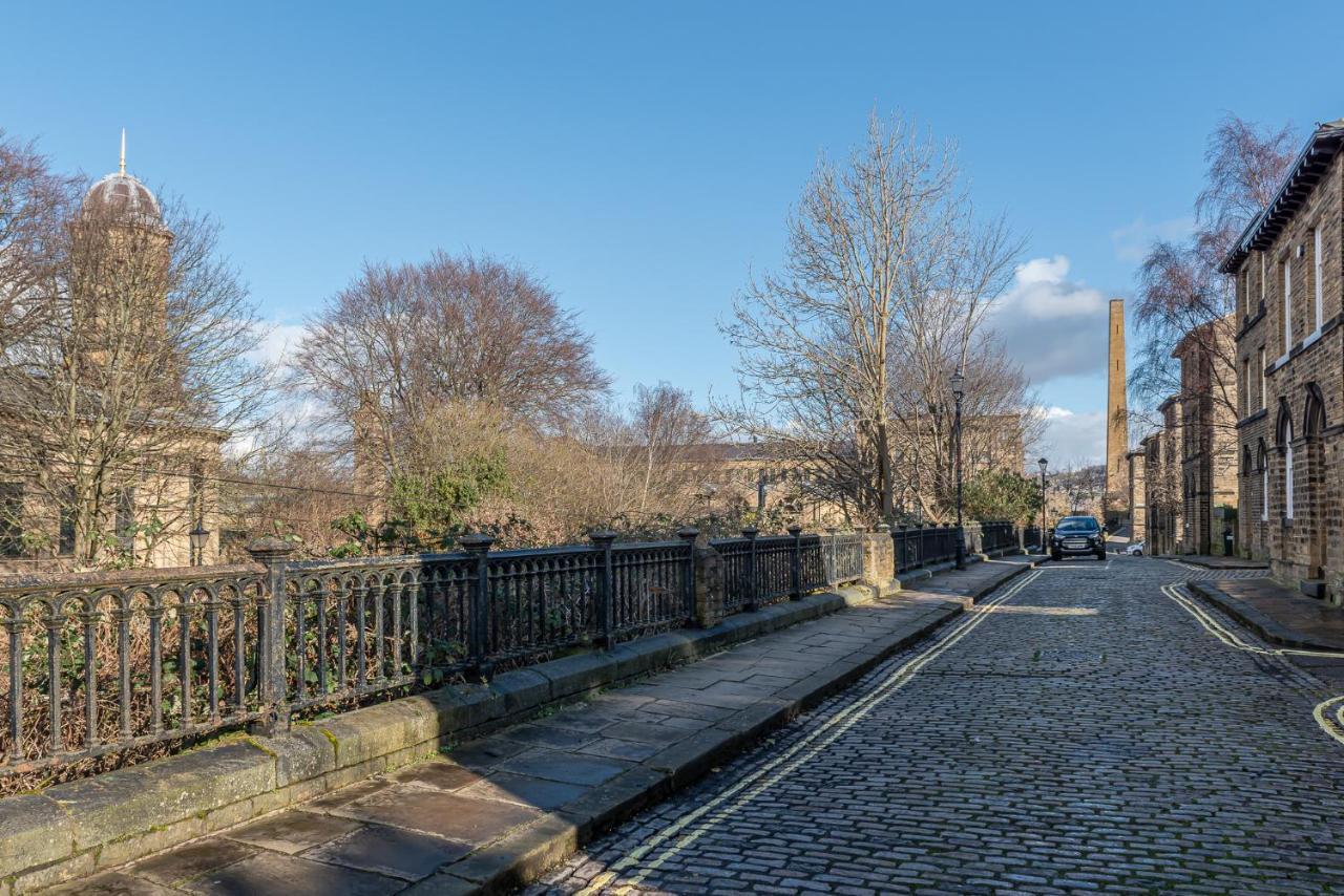 Riverside Balcony Apartment With Parking Just Minutes To Saltaire Shipley (West Yorkshire) Extérieur photo