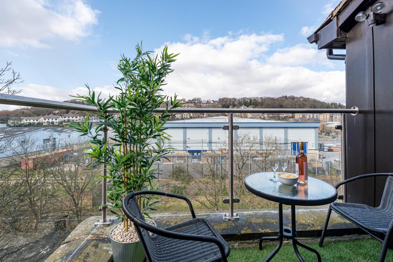 Riverside Balcony Apartment With Parking Just Minutes To Saltaire Shipley (West Yorkshire) Extérieur photo